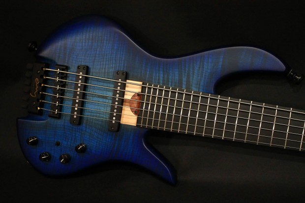 Bass of the Week: Omy Guitars CM6 Headless