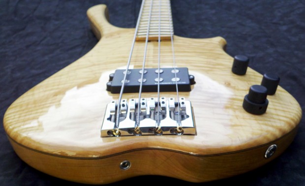 Bass of the Week: Scott Guitar Works SB-2