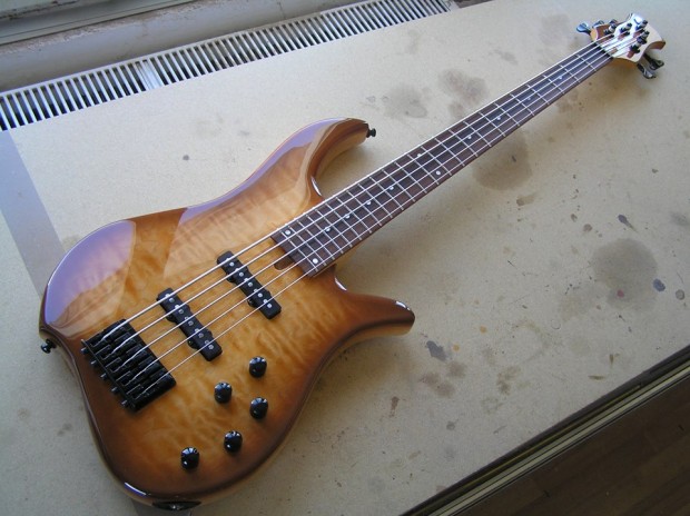 Bass of the Week: Wreck Guitars W Minor 5