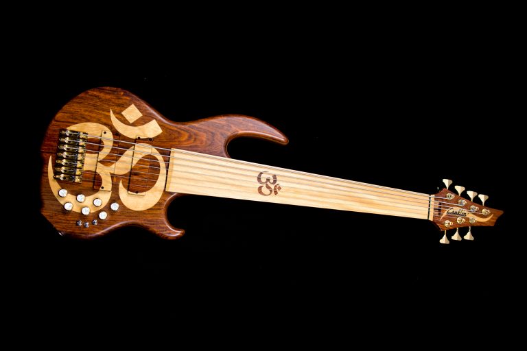 Bass of the Week: Conklin Guitars OM