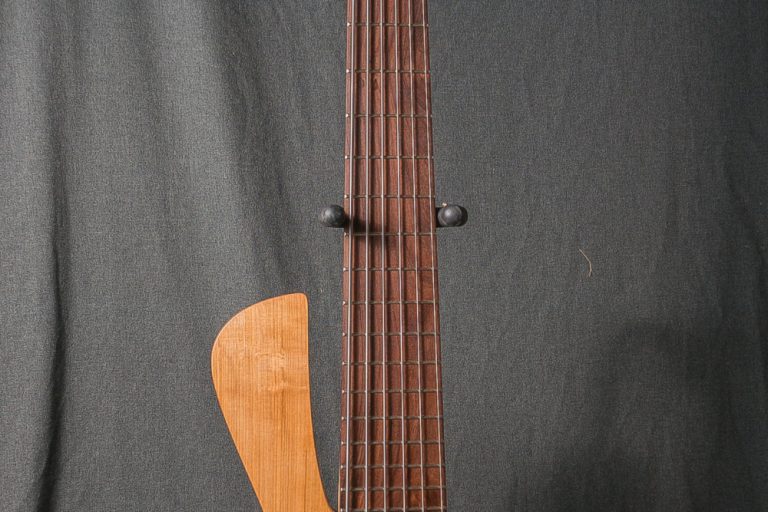 Bass of the Week: CG Lutherie Lyra
