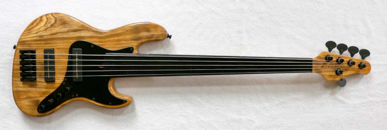 Bass of the Week: Devon Bass J5 Classic Fretless