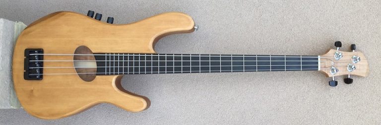 Bass of the Week: Kinal Guitars Kompact 4