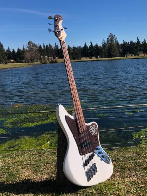 Bass of the Week: Tangente Instrumentos Zen Bass