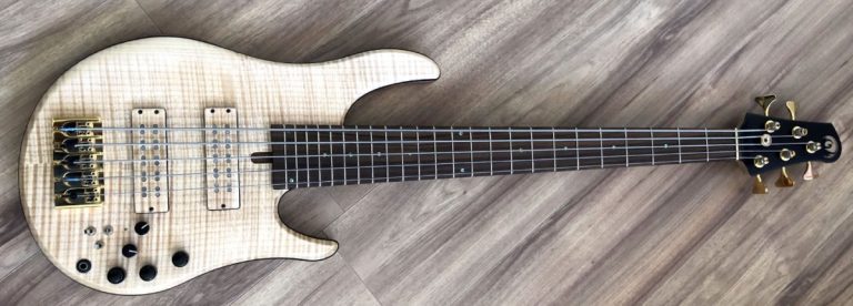 Bass of the Week: Swan Guitars Swan Special