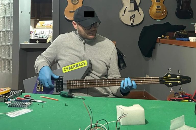 Bass of the Week: This DIY “CYBERBASS” Was Built from Scratch – And It’s an Absolute Synth Monster
